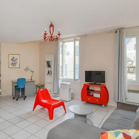 Charming And Calm 1br Flat At The Heart Of Old Town - Welkeys イエール